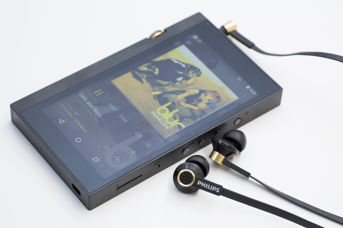 気まぐれレビュー】編集部・小澤がこの2年、フィリップスのイヤホン