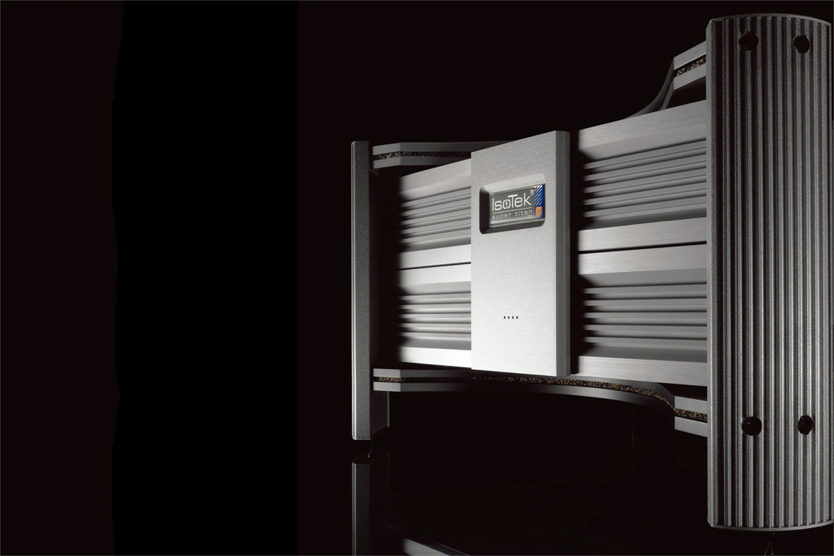 製品批評】IsoTek 「EVO3 SUPER TITAN」 ― 音楽表現を深める最高峰