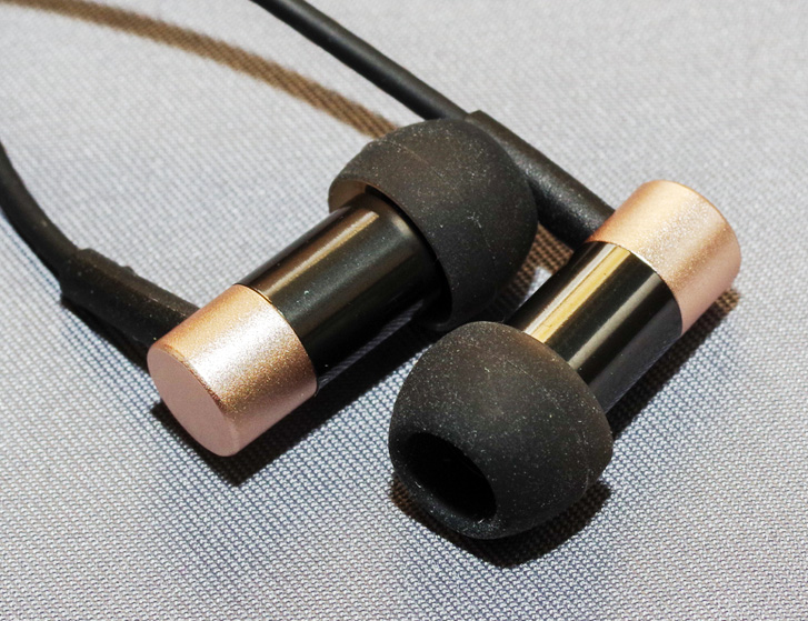 グラフェン採用で3,000円台！ パイオニアの高コスパイヤホン「SE-CH3T