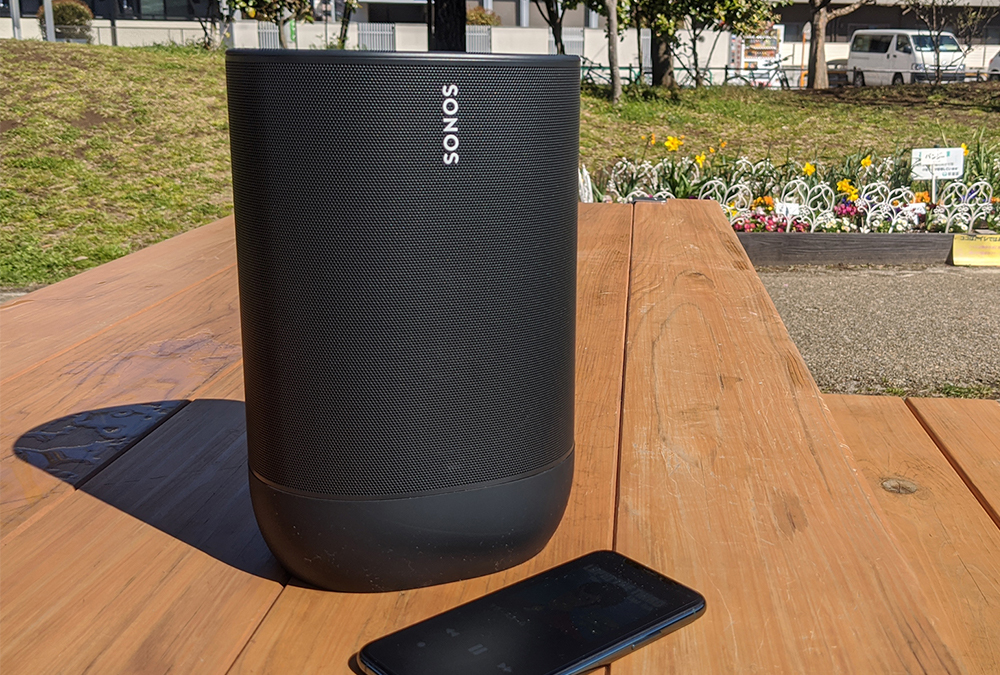 家でも外でもガンガン使えるスピーカー。Sonos「Move」は魅力的な