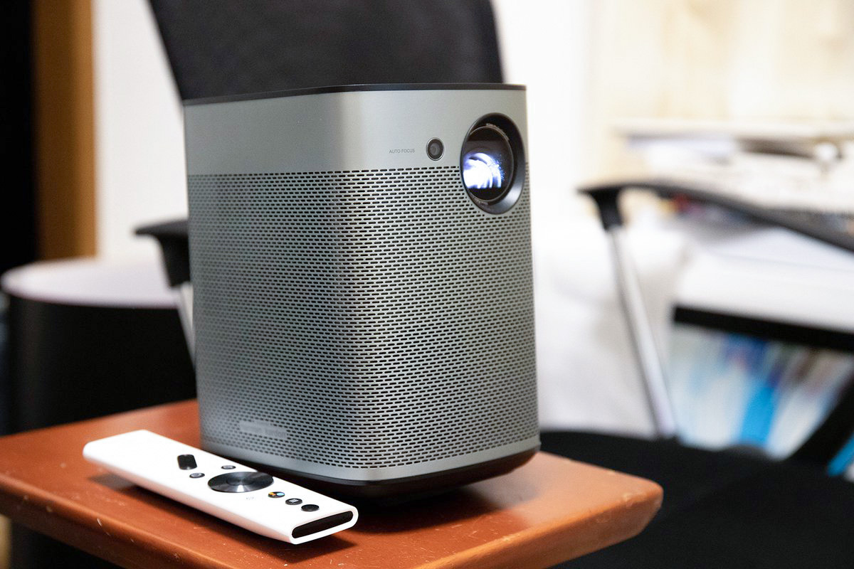 巣ごもり”をもっと楽しく、自宅エンタメに「コンパクトプロジェクター