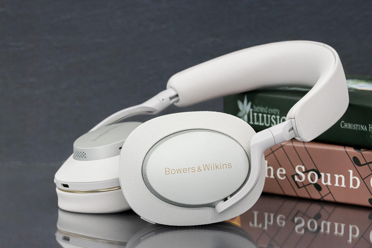 Bowers & Wilkinsのワイヤレスヘッドホン「Px7 S2e」。製品名に偽り