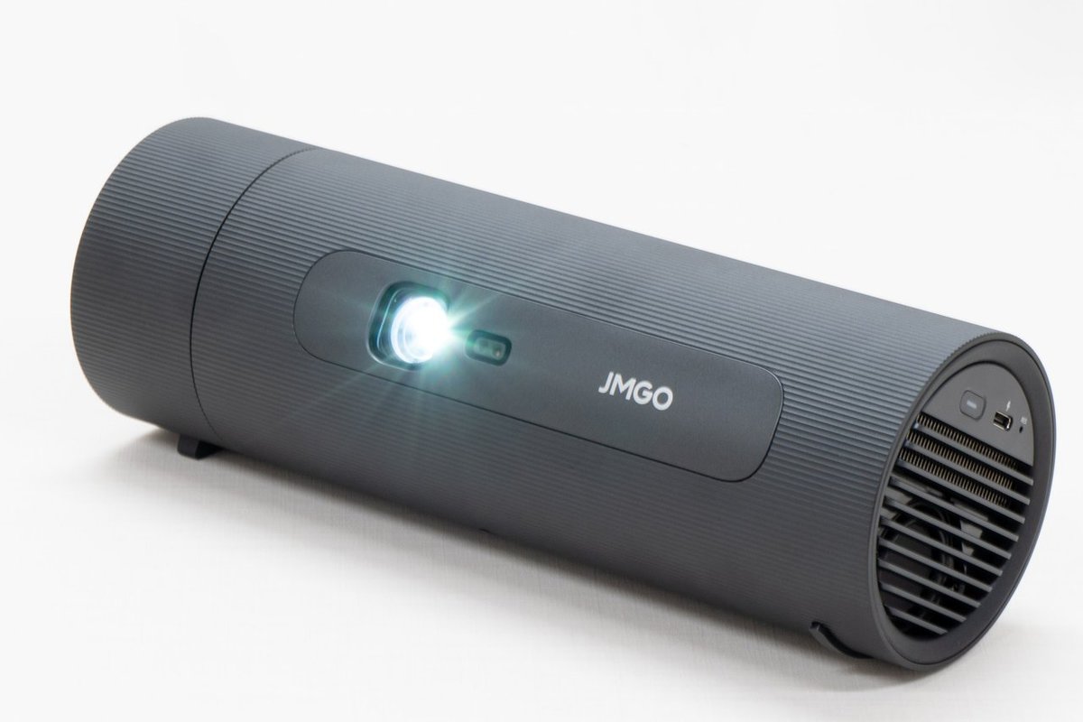 丁寧な画質と快適な設置性！ボトル型モバイルプロジェクターJMGO
