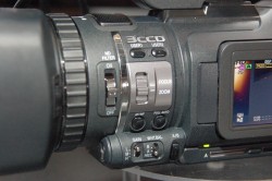 ビクター、SDHCカード対応の業務用ビデオカメラ「GY-HM100」を発売 (1 
