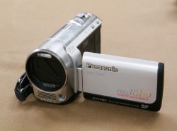 パナソニック、超解像「iAズーム」搭載のビデオカメラ3機種を発売 