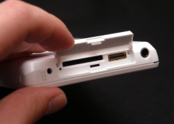 ポータブルメディアプレーヤー“第3の選択肢”を探せ － COWON「V5