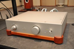 リアルサウンド を追求した Specのhifiプリメインアンプ Rsa F1 を斎藤宏嗣氏が聴く Phile Web