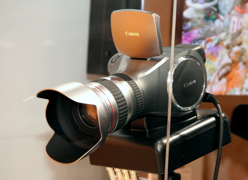 画像1 - 800万画素の30インチ液晶や4K/60pカメラなどが登場 － 「Canon EXPO Tokyo 2010」開幕 - PHILE WEB