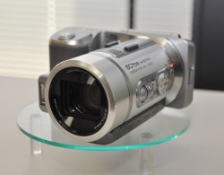ビクター、1080/60p動画と高精細静止画対応の“HDハイブリッドカメラ