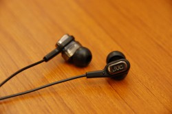 ビクターの“ツインシステムユニット”方式採用カナル型イヤホン