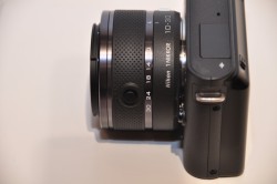 画像1 - 【更新】ニコン、初のミラーレス一眼カメラ「Nikon 1」シリーズを発表 - PHILE WEB