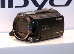 ソニー、画質や撮影機能を高めた“ハンディカム”「HDR-CX720V」など3 