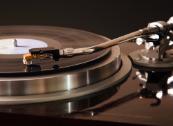 ���ܒ��������u�A�i���O���R�[�h�v���W�F�Đ��̊�{�������I�X�X�����f���̃��r���[�܂Ŗԗ��I