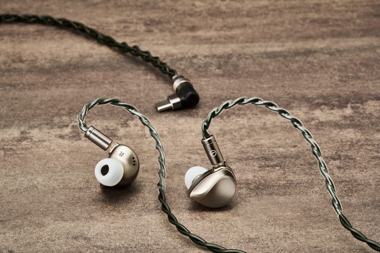 BQEYZ�u�l�G�V���[�Y�v�̗L���C���z���uWinter II�v�����r���[�B�Ȃ��x�X�g�Z���[�ɂȂ����̂��H