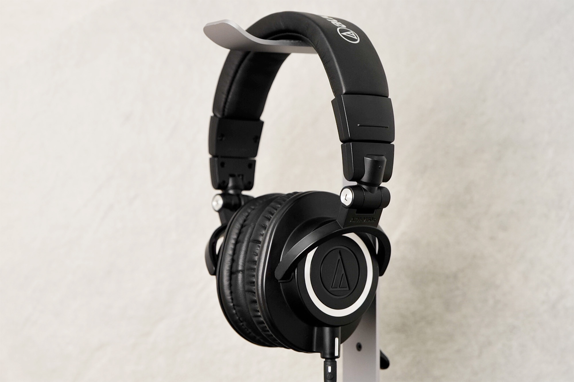 �y����ŉ���z�I�[�f�B�I�e�N�j�J�̃��j�^�[�w�b�h�z���uATH-M50x�v���h��Ԃł���3�̗��R