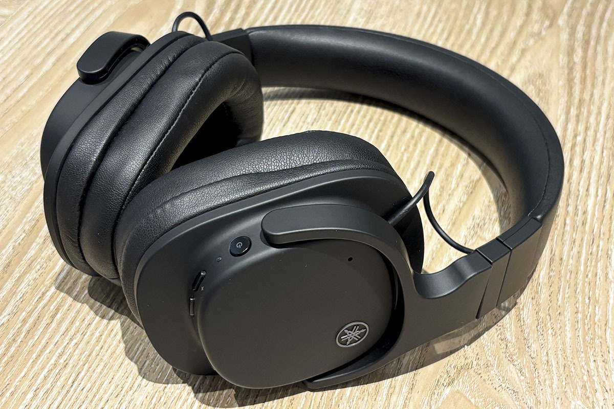 ヤマハのワイヤレスヘッドホン「YH-L500A」とタブレットなら家