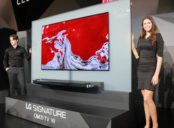 Ces Lg 壁紙のように貼れる2 57mmの有機elテレビ Lg Signature Oled Tv W Phile Web