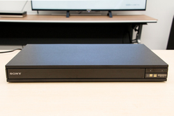 ソニー、同社初のUHD BDプレーヤー「UBP-X800」。4.5万円前後