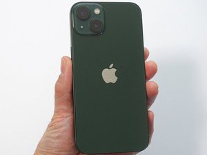 iPhone 13シリーズの新色「グリーン系」フォトレポート。13は