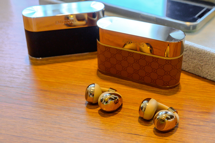 モダニティ BUTTONS CLIP (バトンズ クリップ) ゴールドブラウン ロサンゼルス発、知性と上質を備えたテックブランド「BUTTONS