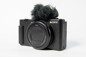ソニー、広角レンズ搭載のレンズ一体型“VLOGCAM”「ZV-1 II」6/23