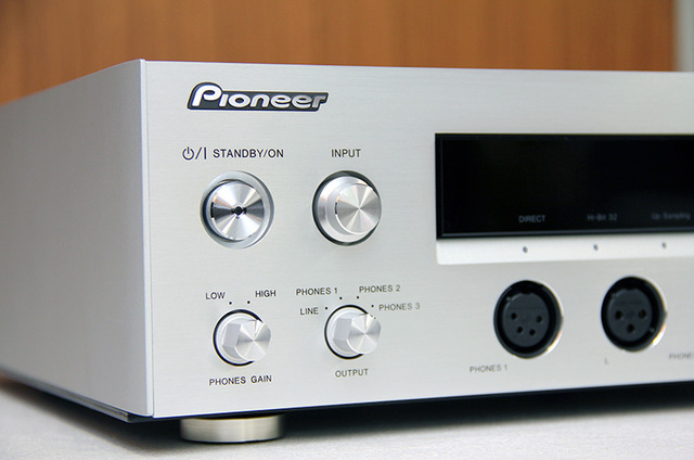 パイオニア USB DAC ヘッドホンアンプ内蔵 U-05 美品パイオニア U-05 USB DAC ヘッドホンアンプ内蔵