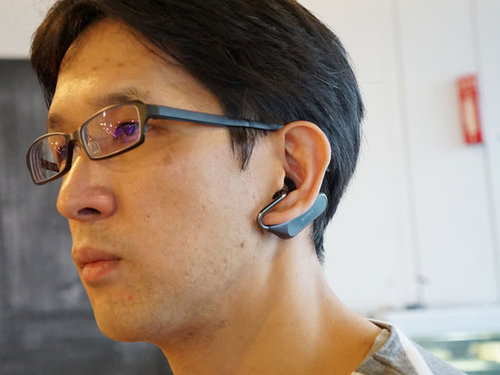 耳をふさがない“スマートな”完全ワイヤレスイヤホン「Xperia Ear Duo 