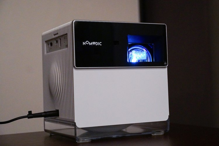 販*。様 超短焦点プロジェクター NOMVDIC P2000UST-RGB Amazon.co.jp: NOMVDIC P2000UST-RGB 超短焦点 3色レーザー