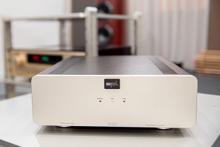 プロ機の哲学を小型サイズで体現。SPLのパワーアンプ「Performer