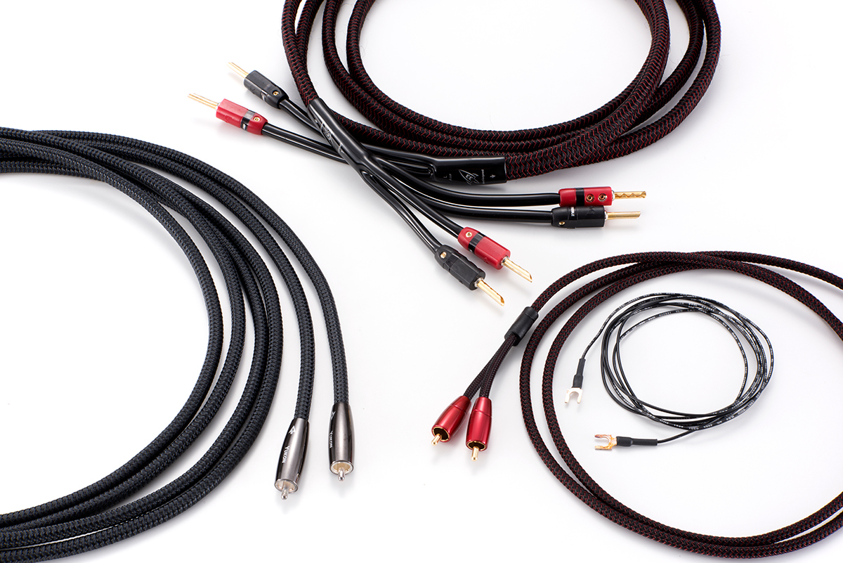 AudioQuest̃C^[RlNgP[uAXs[J[P[u4