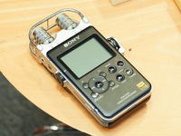 �\�j�[��DSD�Ή�PCM���R�[�_�[�uPCM-D100�v�Ń��R�[�h���A�[�J�C�u �| �J���҂����^�ȊO�̊��p�@���Љ�