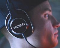 KOSS�A�f�C�W�[�`�F�[���ڑ��\�ȃ��j�^�[�w�b�h�z���uPro4S�v�Ȃ�3�@��