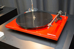 Pro-Ject�A���R�[�h�v���[���[�uEssential III�v�w���Ńt�H�m�C�R�uPP400�v�v���[���g�L�����y�[��