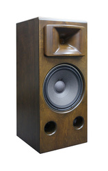 GT�T�E���h�A�C�P�_�T�E���h���{�Y�Ƃ̍������������ŊJ��