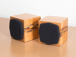 Soundfort�A������؍׍H���͂ߍ��񂾃n���h���C�h���^�X�s�[�J�[�uSP-H200 Limited�v