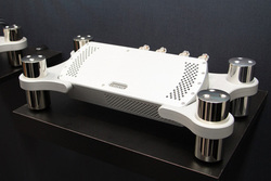 �yHIGH END�zCHORD�ADAVE�Ƒ΂ɂȂ�p���[�A���v�uEtude�v�B�VDAC�uHugo TT 2�v��