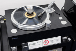 ���A�i���O�I�[�f�B�I�t�F�A�����}�n�A���̓^�[���e�[�u���uGT-5000�v���f���^GRADO���V�J�[�g���b�W������I��