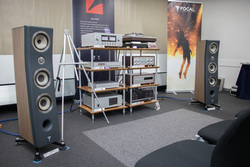 ���A�i���O�I�[�f�B�I�t�F�A�����b�N�X�}���̃A�i���O�֘A���i���W���^�T�G�N�A�]�m�g�[���ȂǃP�[�u���ɂ�����