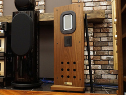 �A�R�[�X�e�B�b�N���{�AFAL�̕��ʐU���X�s�[�J�[�uC90EX�v���R������7��7���܂Ŏ��{