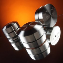 �u���C�g�[���A��Stillpoints�u�����h�̃C���V�����[�^�[�uULTRA 5�v�B�M�ϊ��ŐU��������