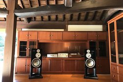 ���}�n�AHiFi�I�[�f�B�I������N���V�b�N�M�^���X�g��ؑ��̃~�j�R���T�[�g��11��3���ɊJ��