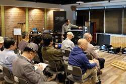 �u�n�[�}���T�E���h�L�����o���v�́g�R�~���j�P�[�V�����̏�h�BCAVIN��㉮�ł̃C�x���g�����|�[�g