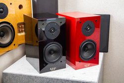 �N���v�g���A���h��̃u�b�N�V�F���t�X�s�[�J�[�uKX-0.5UR/UB�v�B���w�D�̃T�����l�b�g�̗p