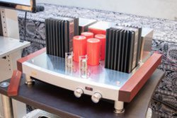 �ɁuPATHOS�i�p�g�X�j�v�����{�㗤�B�����f�U�C���̐^��ǃn�C�u���b�h�A���v5�@��