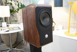 �V�R�؁��n���h���C�h�̈ɃX�s�[�J�[�u�����h�uchario�i�`�����I�j�v�㗤�B2�V���[�Y5�@���W�J