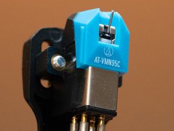 �I�[�f�B�I�e�N�j�J�A�ڍ��ېj�̗p��VM�J�[�g���b�W�E�G���g���[���f���uAT-VM95C�v