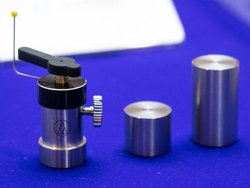 �I�[�f�B�I�e�N�j�J�A���R�[�h�Đ��I�����Ɏ����ŃA�[���������グ�郊�t�^�[�uAT6006R�v