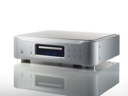 �G�\�e���b�N�A�t���O�V�b�v�̋Z�p�ŃI�[�f�B�I��H�����V������̌^SACD�v���[���[�uK-07Xs�v