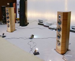 ��TIAS���m�A�ASonus faber�uAIDA II�v�uSonetto�v���f���BFRANCO SERBLIN������V�X�s�[�J�[