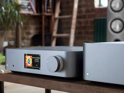 �P���u���b�W�I�[�f�B�I�uEDGE�v�V���[�Y3�@���12��6�������B�u�����h50���N�L�O���f��